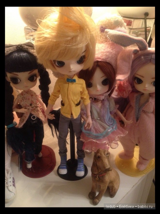 Тадааам!!! Марьян в окружении своих подружек) Коко, Мишель и Сени)