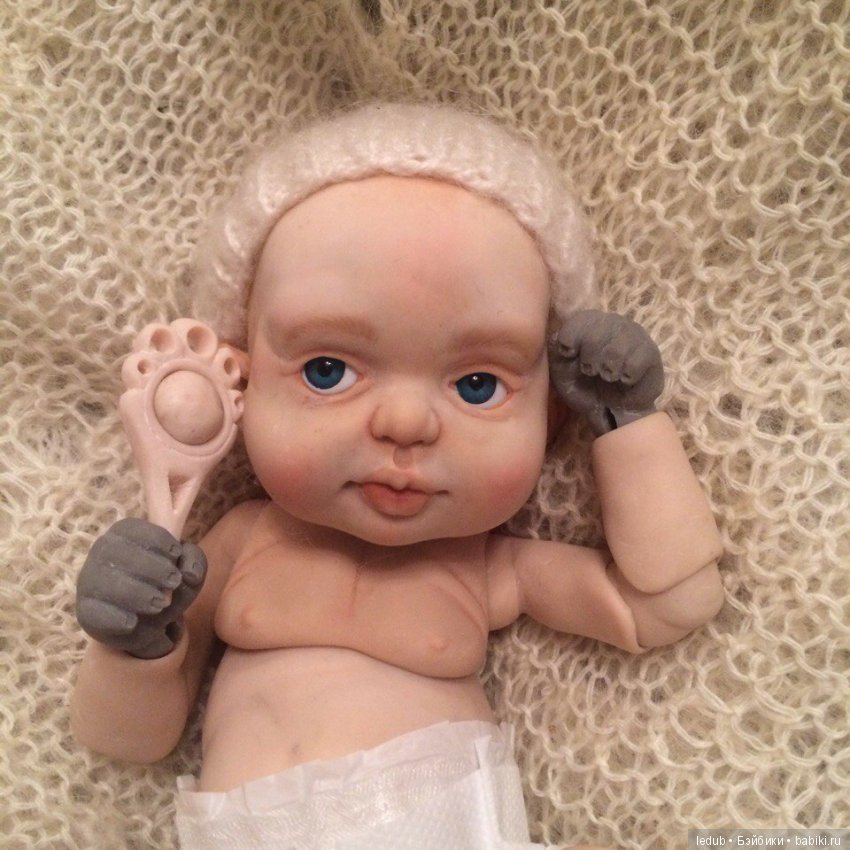 Новые кулачки для малышки, погремушки и бутылочка. Шарнирная кукла