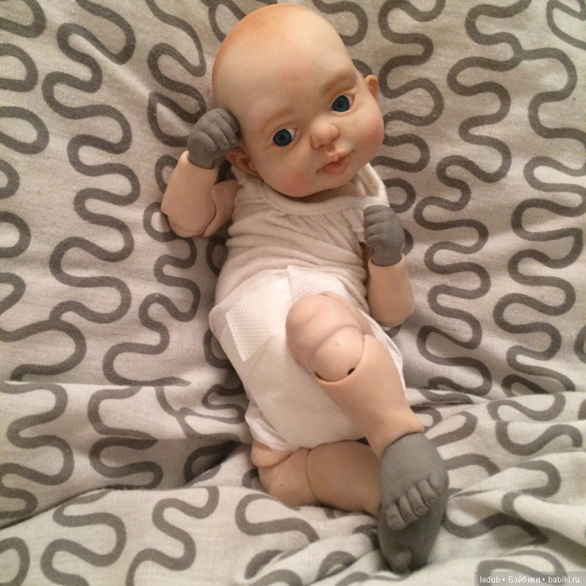 Новые кулачки для малышки, погремушки и бутылочка. Шарнирная кукла (фото 7)