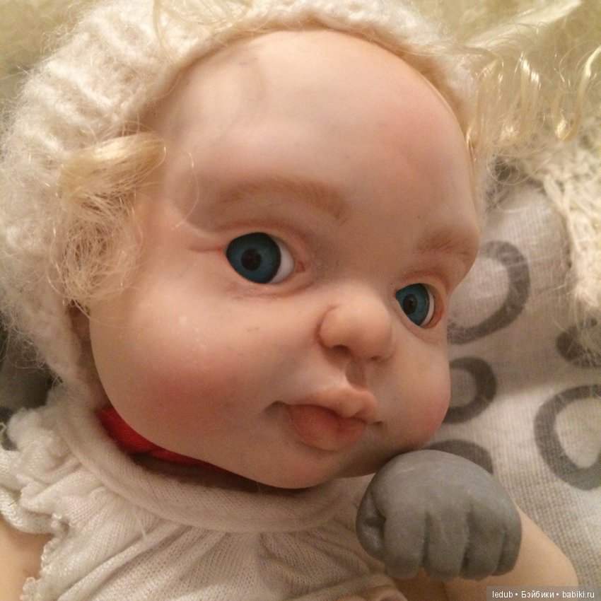 Новые кулачки для малышки, погремушки и бутылочка. Шарнирная кукла