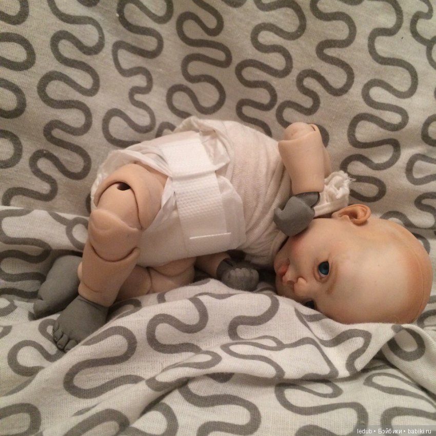 Новые кулачки для малышки, погремушки и бутылочка. Шарнирная кукла (фото 10)