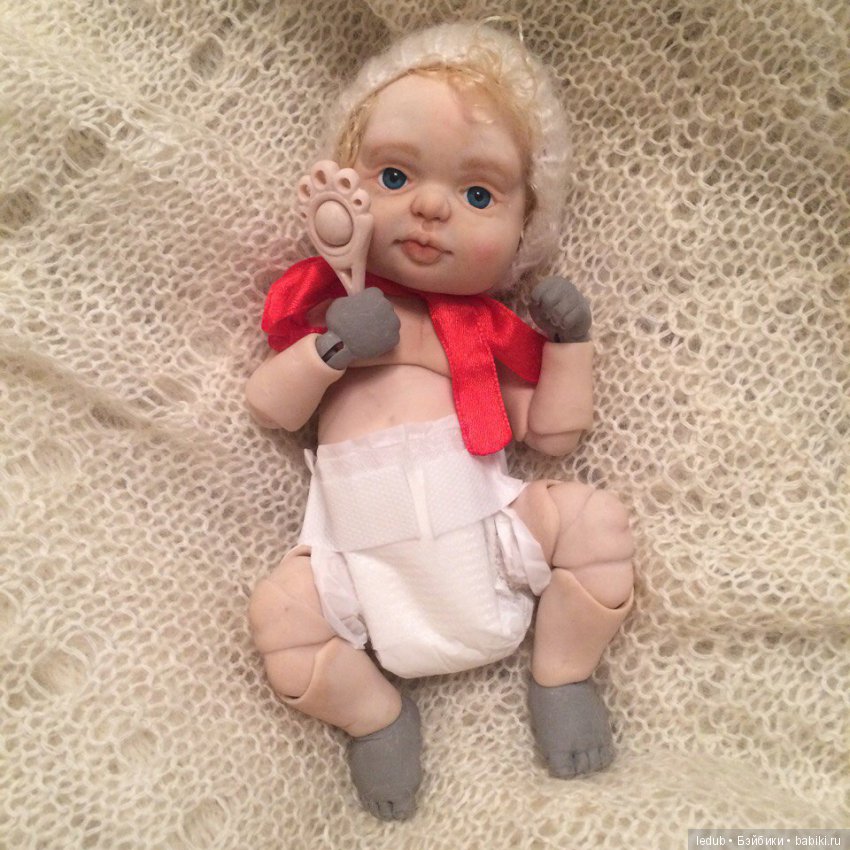 Новые кулачки для малышки, погремушки и бутылочка. Шарнирная кукла