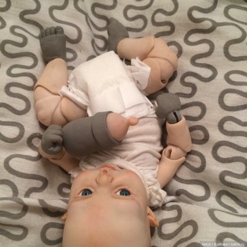 Новые кулачки для малышки, погремушки и бутылочка. Шарнирная кукла