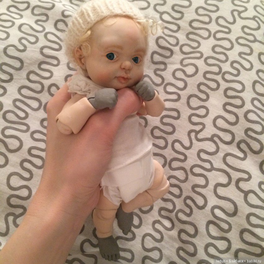 Новые кулачки для малышки, погремушки и бутылочка. Шарнирная кукла (фото 2)