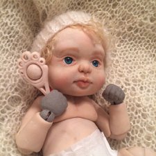 Новые кулачки для малышки, погремушки и бутылочка. Шарнирная кукла