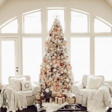 Изголодались по счастью... Изранились... Новый Год круглый год или Год Нового Года