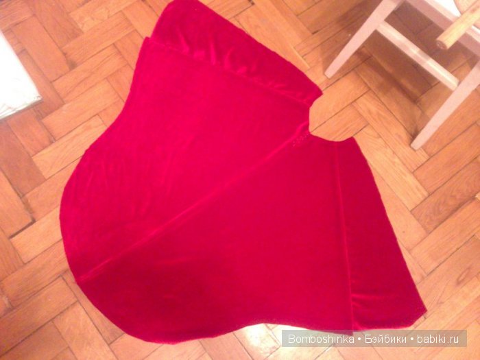 Юбка со шлейфом/деталь спины.