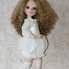 Девочка в белом