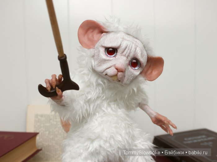 Перхоть — старая белая мышь