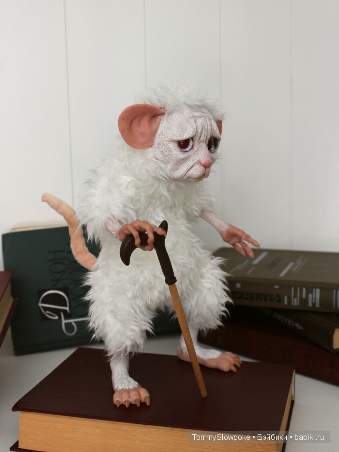 Перхоть — старая белая мышь