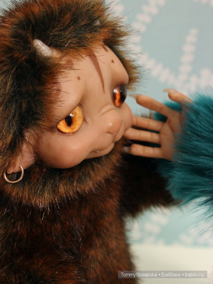 Бурый троллик — Игрушки в смешанной технике (мех и глина): Арт