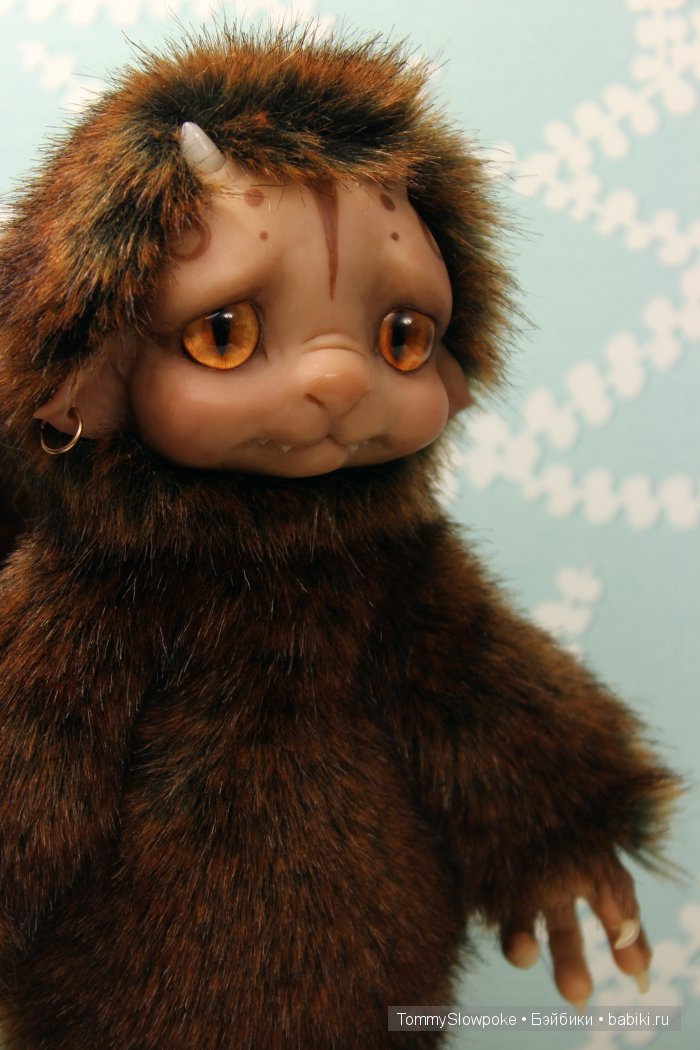 Бурый троллик — Игрушки в смешанной технике (мех и глина): Арт