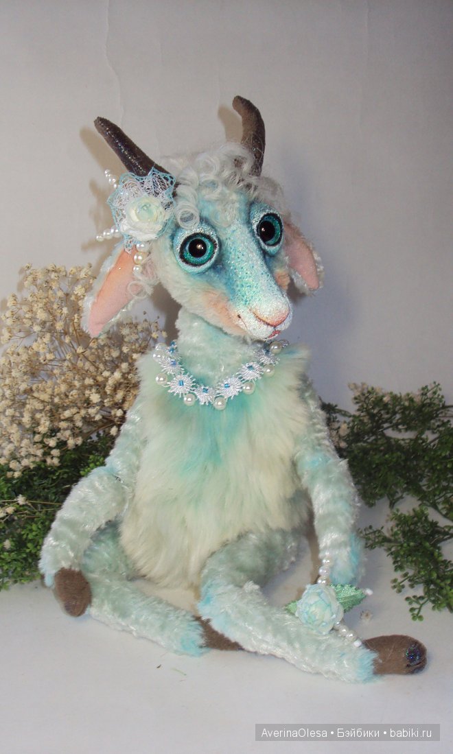 Новогодняя козочка — Игрушки в смешанной технике (мех и глина): Арт