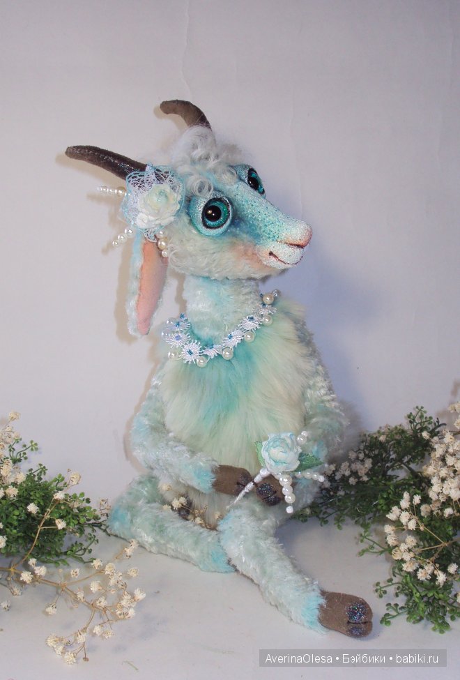 Новогодняя козочка — Игрушки в смешанной технике (мех и глина): Арт