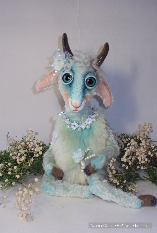 Новогодняя козочка — Игрушки в смешанной технике (мех и глина): Арт