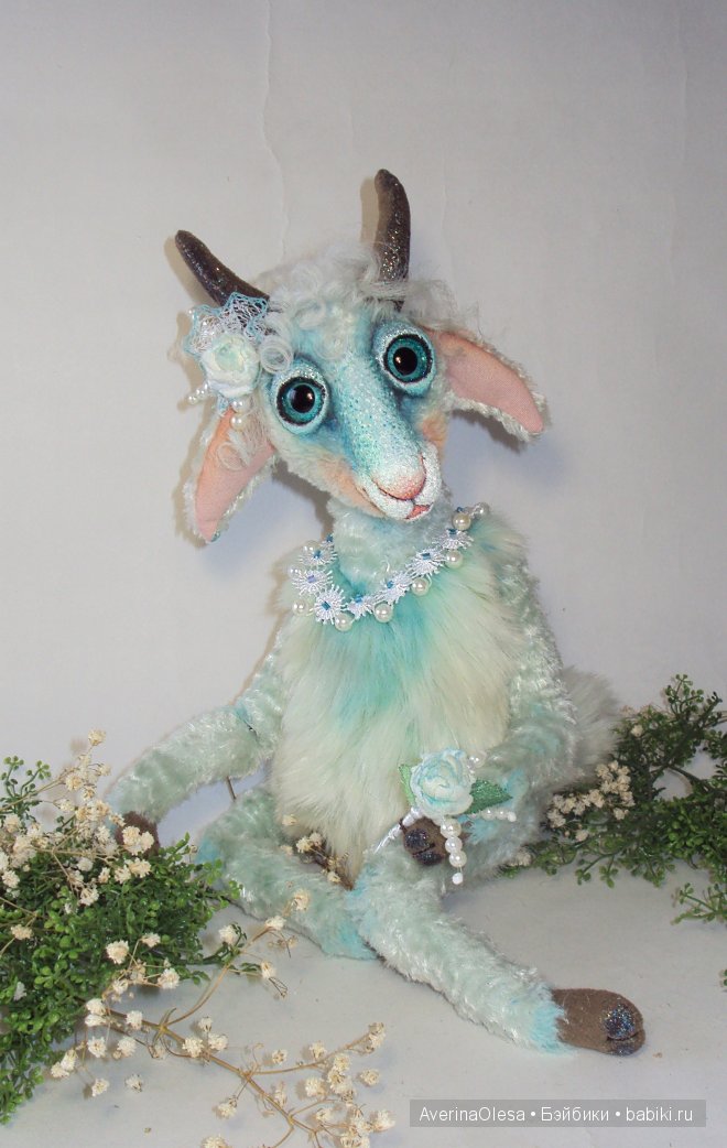 Новогодняя козочка — Игрушки в смешанной технике (мех и глина): Арт