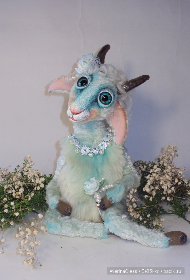 Новогодняя козочка — Игрушки в смешанной технике (мех и глина): Арт