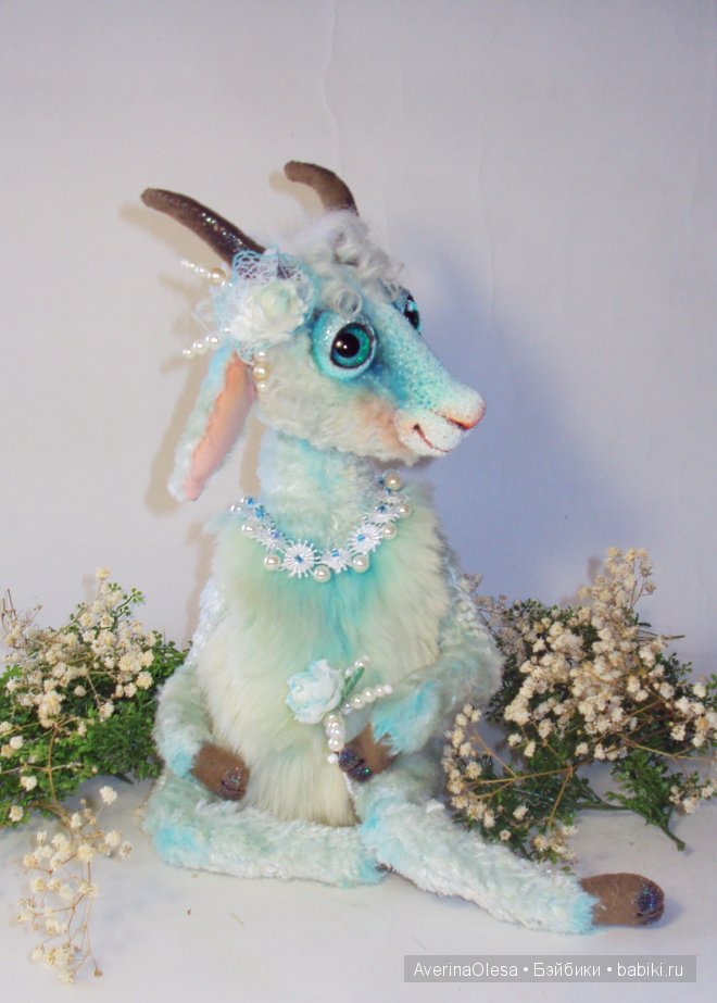 Новогодняя козочка — Игрушки в смешанной технике (мех и глина): Арт