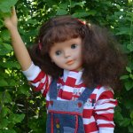 Наша старшая сестренка-куколка Аллочка на прогулке.