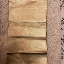 Отрез искусственной кожи под золото. 140 на 20