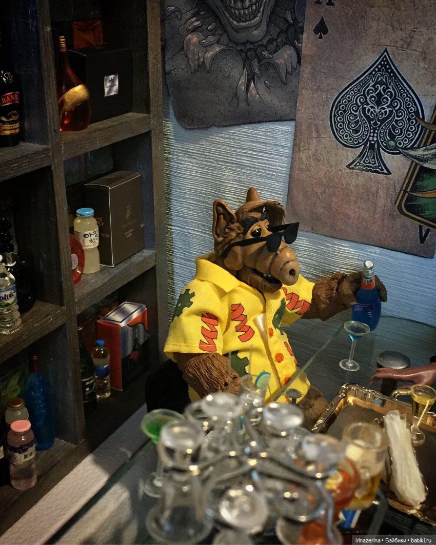 Пушистый бармен "гадкого Альфа"