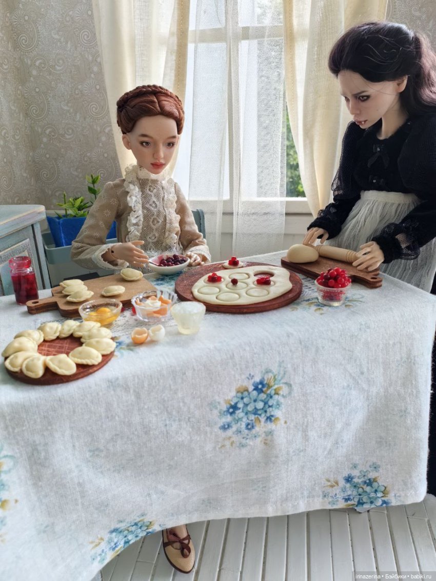 Френки и дочь Дракулы. Лепим вареники 🍒 (фото 6)