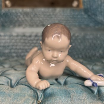 Тайны старинного сундука:Ползающий ребёнок