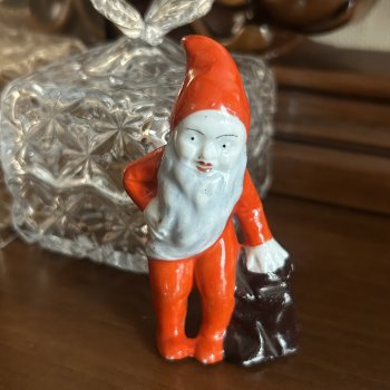 Таинственный красный  Гном