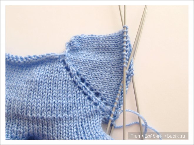 Мастер - класс по вязанию комплекта на куклу (фото 9)