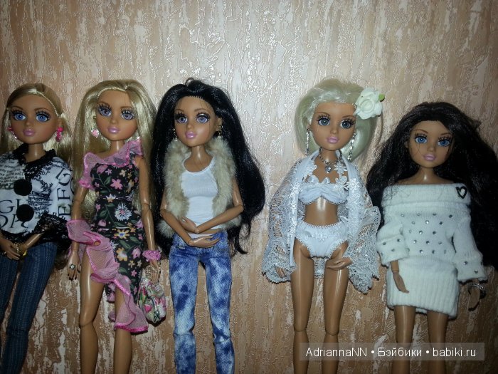 А это Мелроуз слева направо - Эмили, Изабелла, Эстела, Иоланта и Кассандра.