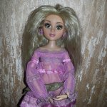 Очаровашка-блондинка Лея Мокси Тинз