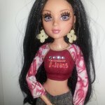 Красотка Лея, брюнетка с фиалковыми глазами