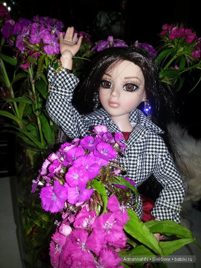 Девушка с цветами — Фэшн