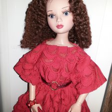 Задумчивая дама в красном