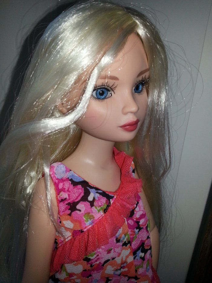 Блондиночка с голубыми глазами (фото 6)