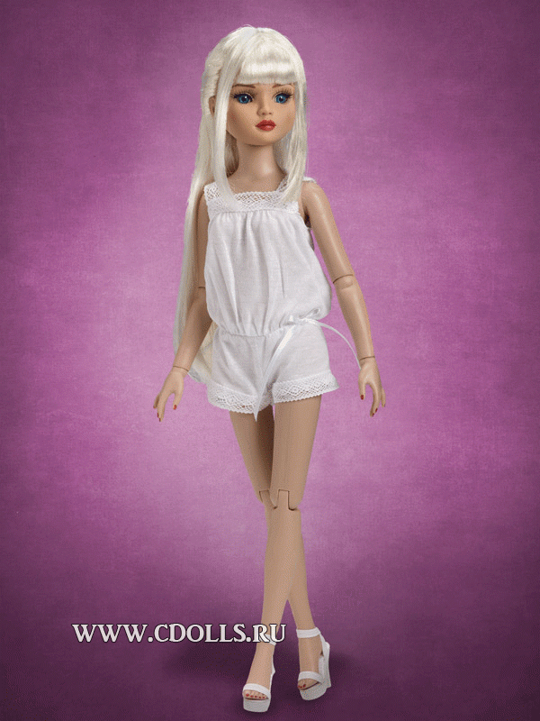 Блондиночка с голубыми глазами