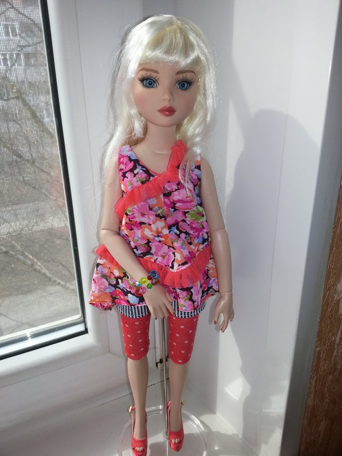 Блондиночка с голубыми глазами (фото 2)