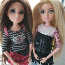 Две сестренки, блондинка и брюнетка Тристен Мокси Тинз