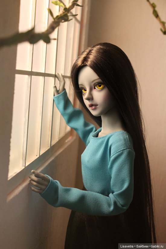 У окна — Коллекции кукол BJD (БЖД): фото витрин (фото 3)