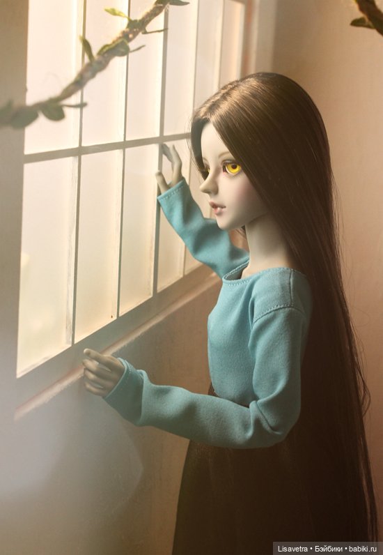 У окна — Коллекции кукол BJD (БЖД): фото витрин (фото 2)