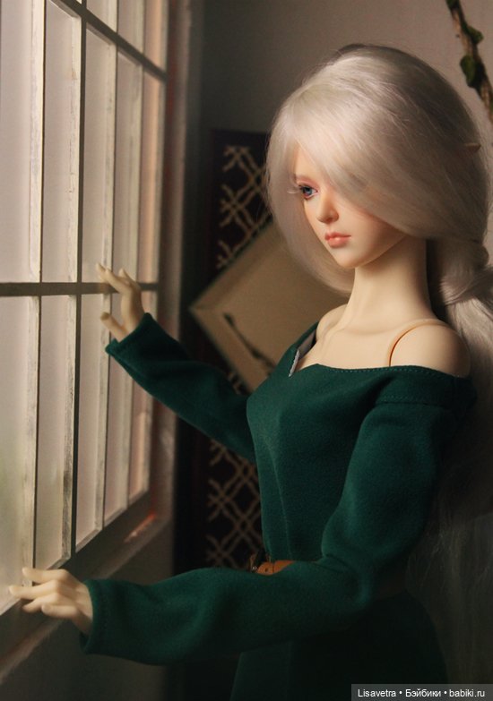 У окна — Коллекции кукол BJD (БЖД): фото витрин