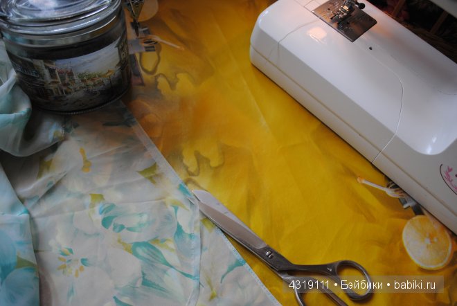 Плащ или накидка из шифона для любых кукол. Обработка краев швом "американка". Отделка ниткой-резинкой. Подробно. Просто