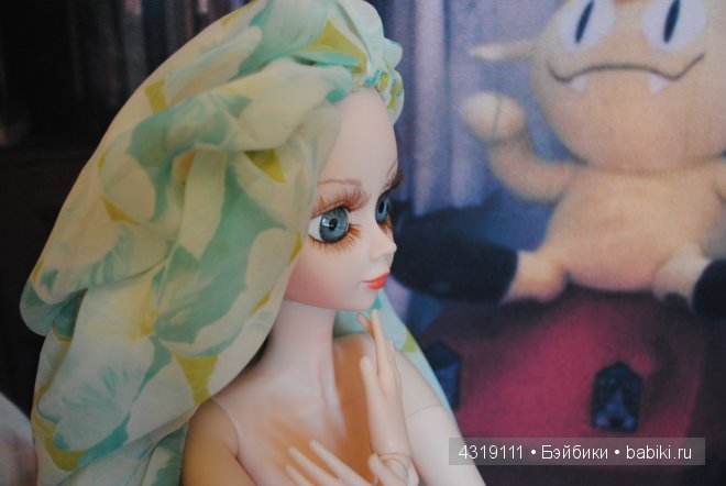 Плащ или накидка из шифона для любых кукол. Обработка краев швом "американка". Отделка ниткой-резинкой. Подробно. Просто