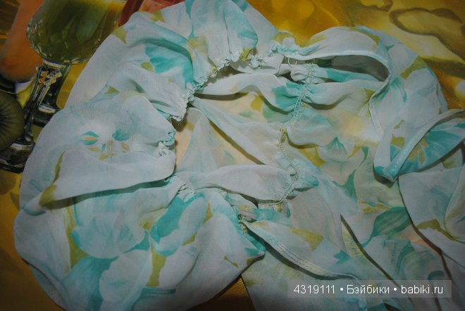 Плащ или накидка из шифона для любых кукол. Обработка краев швом "американка". Отделка ниткой-резинкой. Подробно. Просто