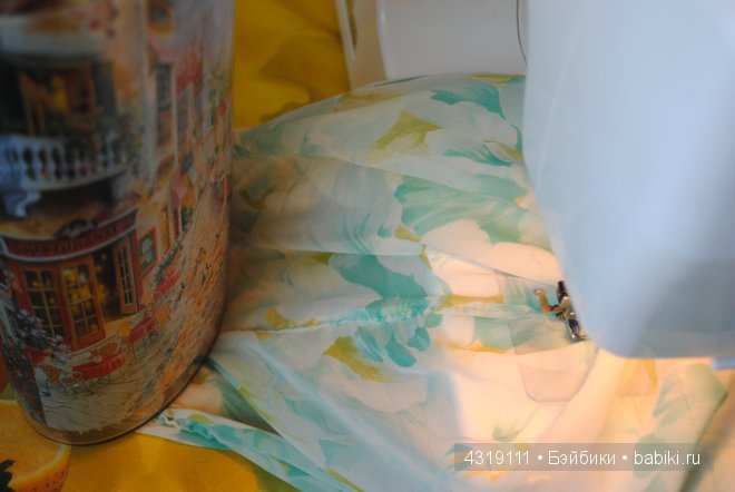 Плащ или накидка из шифона для любых кукол. Обработка краев швом "американка". Отделка ниткой-резинкой. Подробно. Просто