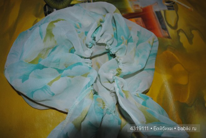 Плащ или накидка из шифона для любых кукол. Обработка краев швом "американка". Отделка ниткой-резинкой. Подробно. Просто