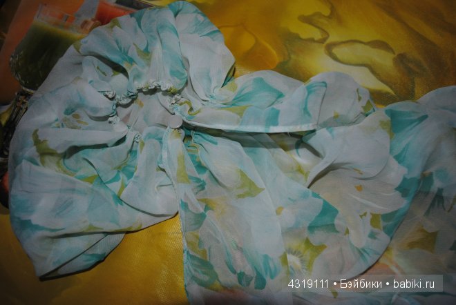 Плащ или накидка из шифона для любых кукол. Обработка краев швом "американка". Отделка ниткой-резинкой. Подробно. Просто