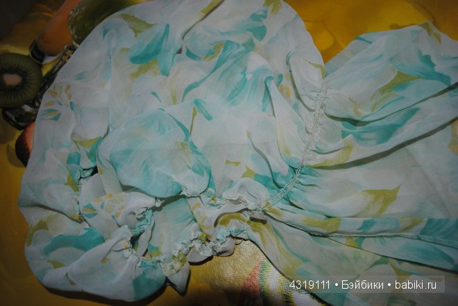 Плащ или накидка из шифона для любых кукол. Обработка краев швом "американка". Отделка ниткой-резинкой. Подробно. Просто