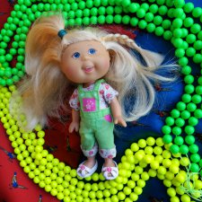 Надели шарики на нити. Красиво очень, посмотрите! Сваровски нашими глазами