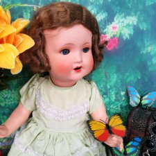 На лесной полянке чудо -  на цветочках бантики.  Это бабочки расселись,  как цветные фантики